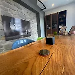Genis Ve Yepyeni Konforlu & Merkezi Apartmán