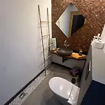 Genis Ve Yepyeni Konforlu & Merkezi Nikósie