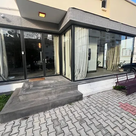 Genis Ve Yepyeni Konforlu & Merkezi Daire Apartment