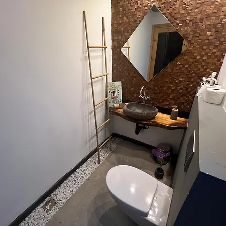 Cozy Flat In Heart Of Nikozja