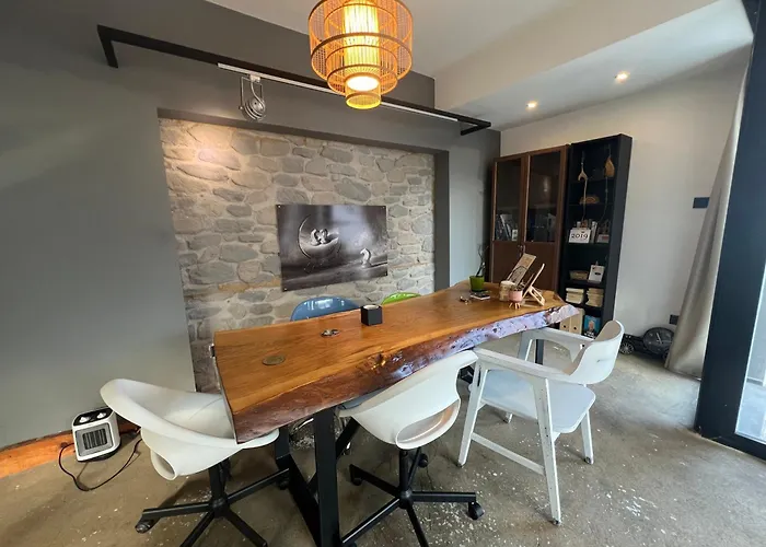 Genis Ve Yepyeni Konforlu & Merkezi Daire * Nicosia