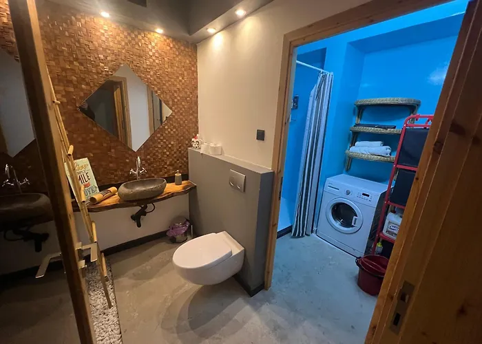 Genis Ve Yepyeni Konforlu & Merkezi Daire *