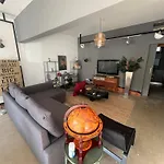 Genis Ve Yepyeni Konforlu & Merkezi Lejlighed Nicosia